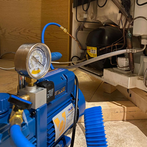 napełnianie czynnikiem chłodniczym r600a