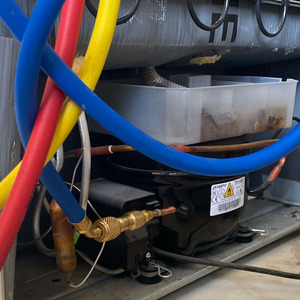 napełnianie lodówki czynnikiem chłodniczym r600a